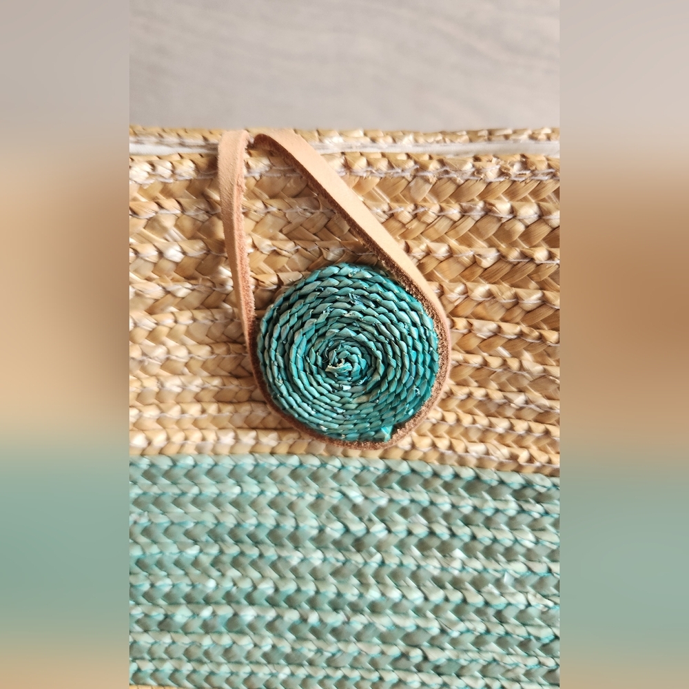 Stylish Woven Tote Bag - Tan and‎ Green - Picture 2 of 10